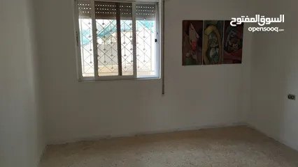  4 شقة فارغة للايجار