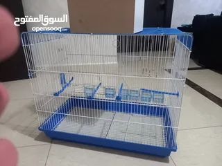  2 مطير كبير+حمام يمام  مع 8 معالف يصلح للعصافير واليمام وجميع طيور الزينه القفص بحاله ممتازه للبيع