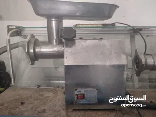 1 ثلاجة عرض وماكنات فرم