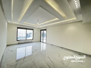  7 شقة مميزة طابق اول بأجمل مناطق خلدا مساحة واسعه 240م بسعر مميز