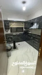  4 شقه مفروشه خمس نجوم طابق ارضي مع ترس بلقرب لجميع الخدمات صيداليه سوبر ماركت جيم مقهي حديقه موقع مميز