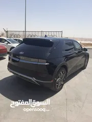  11 هونداي ايونيك 5 موديل 2023 لون اسود داخل ابيض فل الفل وعداد قليل