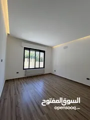  8 شقة شبه أرضي فاخرة 240م + ترس خارجي 200م في أرقى مناطق ضاحية النخيل - طريق المطار!