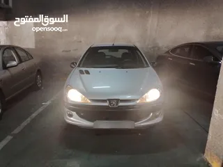  6 سياره بيجو  206  موديل  2006  للبيع  لون فضي   بحاله جيده جدا