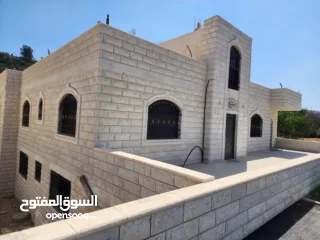  6 فلل للبيع  في منطقة سردا