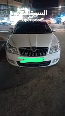  3 سيارة سكودا اوكتافيا لون ابيض ناقل حركة يدودي لا يجود ضربات قوية او قص محرك شغال مية بالمية وكل شي