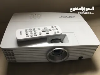  1 Acer P1185 3200 lumens HD Projector