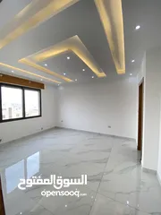  19 شقة فاخرة طابق اخير مع روف دوبلكس 200 متر وتراس 60 متر خلف الجامعة التطبيقية اطلالة دائمة بسعر مميز