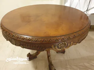  1 طاولة مستديرة