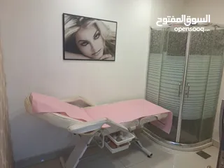  5 صالون نسائي من الدرجة الاولى للبيع