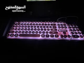  4 Glowing Pink Typewriter Style Keyboard لوحة مفاتيح ستايل الطابعة الكلاسيكي مضيء اللون وردي راقي جداً