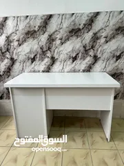  19 جهّز زاوية عملك براحة وأناقة! مكتب عملي أنيق كرسي دوّار مريح يدعم ظهرك لساعات العمل الطويلة،