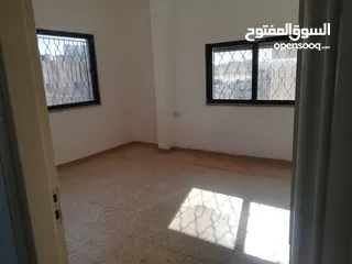  8 شقة  طابق ثالث للبيع في ضاحية الأمير حسن مساحة الشقة 136 متر مربع 3 غرف 2 حمام مطبخ صالون حرف L