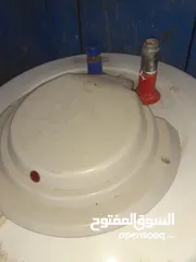  1 قيزر صناعه مصريه مستعمل للبيع بحال الوكالة السعر النهائي غير قابل للتفاوض