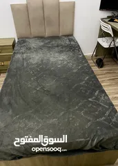  7 غرفة نوم كامله تختين + خزانة + مرآة مع أدراج تخزين +كومدينا+ طاولة مكتب نفس اللون حيزيد 25JD