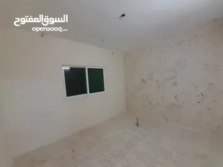  3 شقه للايجار لعائله صغيره تتكون من (( غرفتين + صاله  للقعده + حمام + مطبخ ))