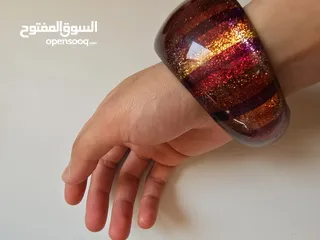  7 اساور زجاجية ملونة جميلة كبيرة