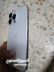  1 جهاز 15 برو ماكس مستعمل سنة بطارية 90% بحالة ممتازة جدا جدا