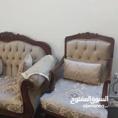  4 كنب تفصيل خشب زان شبه جديد 9 مقاعد