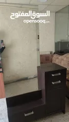  4 خزانه كنادر وتعليق ملابس  ودرج ومرايه خشبها ممتاز جدا ويوجد تفاوض بسعر