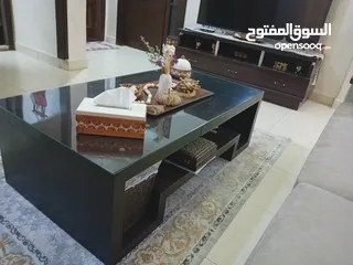  1 طاولة وسط  وطاولة تلفزيون خشب صولد متين لغرفة الجلوس