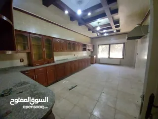  1 فيلا فارغة للإيجار اعلان رقم (V32)