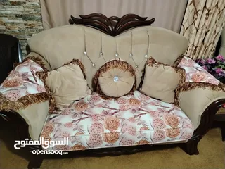  12 طقم كنبايات للبيع منظره فخم وحلو ونظيف بحال الوكاله ومريح بالجلوس مع طربيزات النص