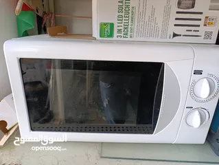  1 مايكرويف صغير نظيف