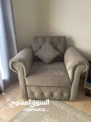  2 صوفا بحالة جيدة