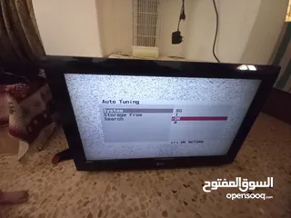  1 شاشة ال جي 32 انش  ال سي دي شغاله ما بيها اي مشكله