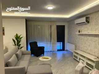  2 شقة أنيقة مع مساحة خارجية جميلة للبيع في ام السماق