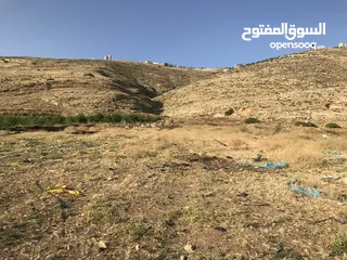  22 ارض للبيع في النصارية مطلة على جميع الجهات ما بسكر عليها حدا وصحية واصل مياه وكهرباء مع جدار جنوبي