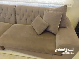  2 طقم كنب كورنر لون كابتشينو ضهر كبتونيه بحاجة لتنضيف فقط   وارد السعودية استعمال 5 سنوات