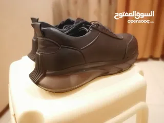  2 حذاء سبور مميز