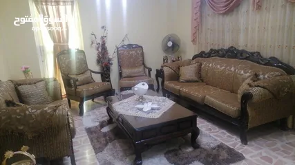  1 طقم كنب للبيع مع برادي مستعمل