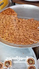  2 حلويات  شعبيه اثنين كيلو معمول بخمسه دنانير