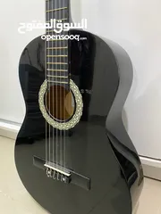  4 قيتار اسود للبيع من ماركه melody معه شنته سوداء للبيع بسعر 40 دينار الموقع اربد