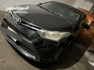  14 تويوتا يارس 2017. مواصفات خليجية 1500cc. اقتصادية جداً واكثر من الهايبر.  شغل وامشي. دهان اسود