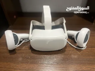  3 Meta Quest 2 (Virtual Reality)
