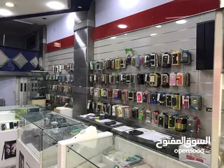  3 محل تجاري للبيع مجهز كامل موقع مميز ملاصق لمعرض شركة زين - شارع باب الواد - الوسط التجاري/ الزرقاء