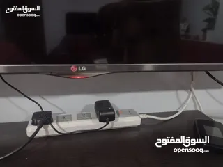  1 شاشه LG بحال الوكاله 47بوصه