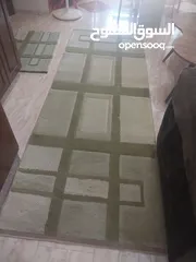  1 سجاده طويله  طولها 3 متر بمتر جديده غير مدعوكه مع 3 قطع متر ب 40 سم