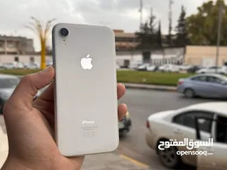  4 متوفر ايفونات  XR الاصلي جيجا 64 و 128 بطارية مشكل هدية كفر ولزقة وشاحن الاصلي متوفر توصيل