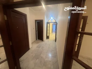  4 شقة غير مفروشة