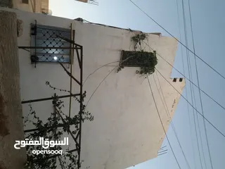  3 بيت للبيع في الزرقاء الجديده نزلت السيران مقابل أهل العز . فقد ب 39 ألف .
