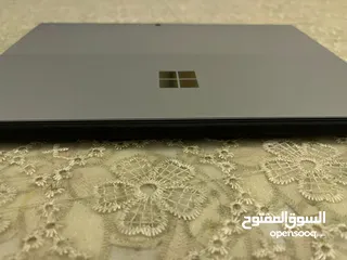  2 Microsoft Surface Pro (5th Gen)