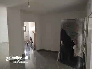  13 شقه سكنية للبيع