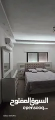  7 غرفة نوم و طقم كنب ضيوف و خزانة ملابس كبيرة