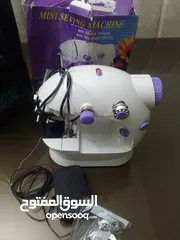  2 ماكينة خياطة صغيرة بحال الوكالة