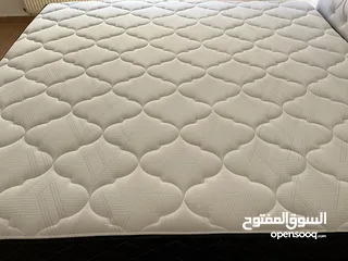  7 فرشه كينج  حجم مقاس 200x 180 cm  استخدام 10 اشهر فقط.  ممتازه الحال متل الجديد بتخدمك بحدود  10 سنين